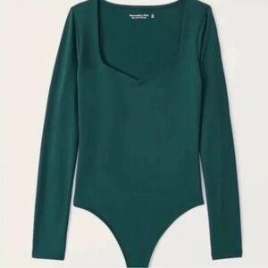 Abercrombie & Fitch Long-Sleeve Sweetheart Bodysuit emerald green